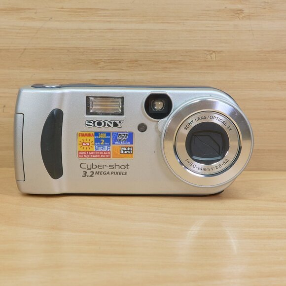 Sony Cyber-shot DSC-P71 3.2MP Digital Camera, 3X Optical Zoom, Made in Japan - Picture 2 of 8